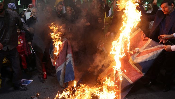 Şam’daki konsolosluk binasına yapılan saldırı protesto edildi