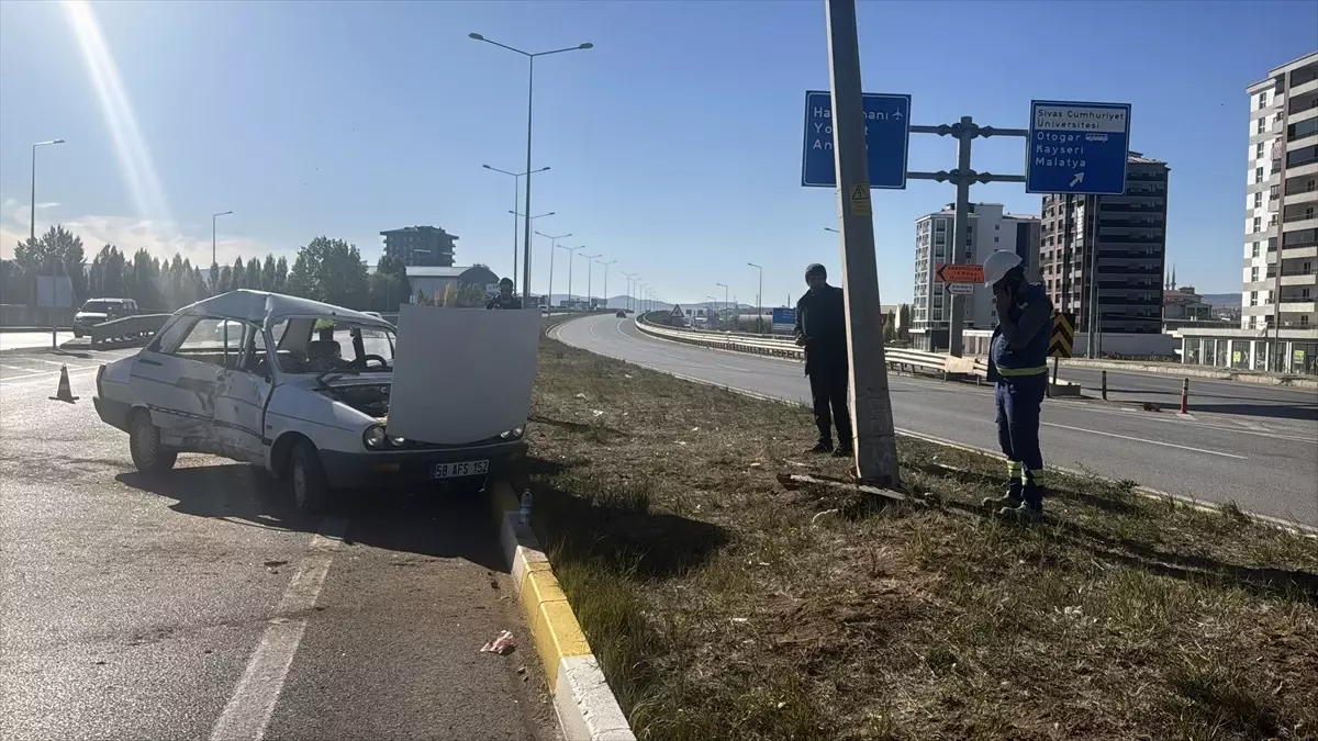 Sivas’ta Trafik Kazası: 2 Yaralı